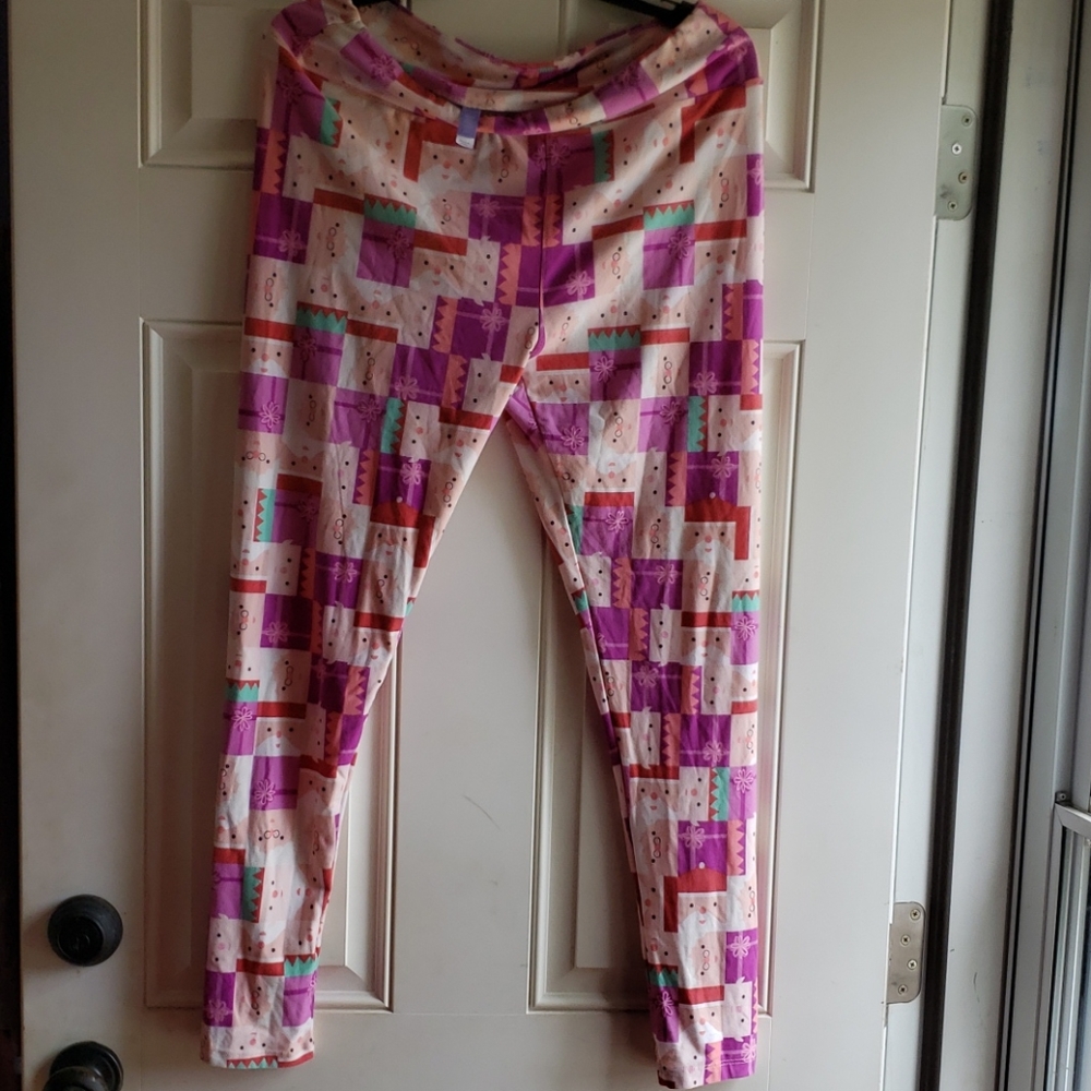 Lularoe tall and curvy leggings so Large Chistmas